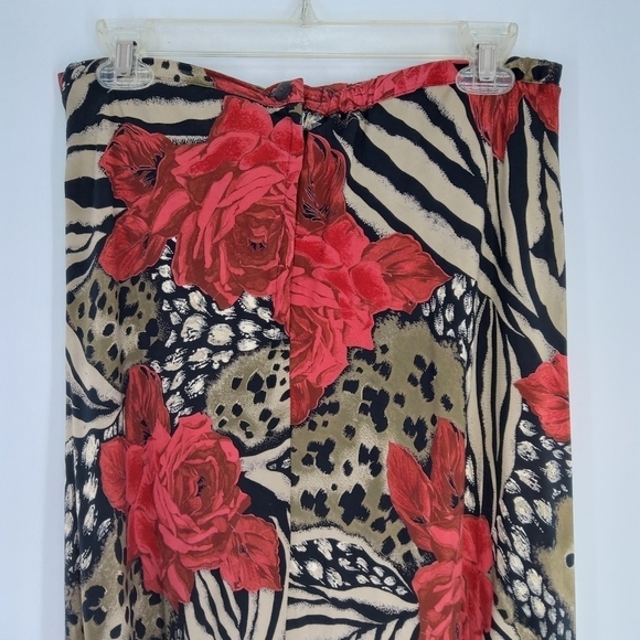 KL COLLECTION FLORAL MIXED PATTERNED SKIRT. SIZE LARGE - Picture 4 of 6